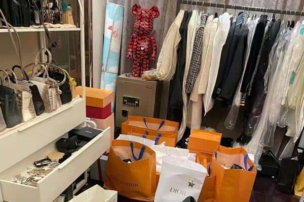 西固区回收一线品牌衣服.jpg